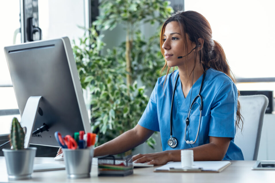 Doctor utilizing cloud fax instead of traditional physical fax