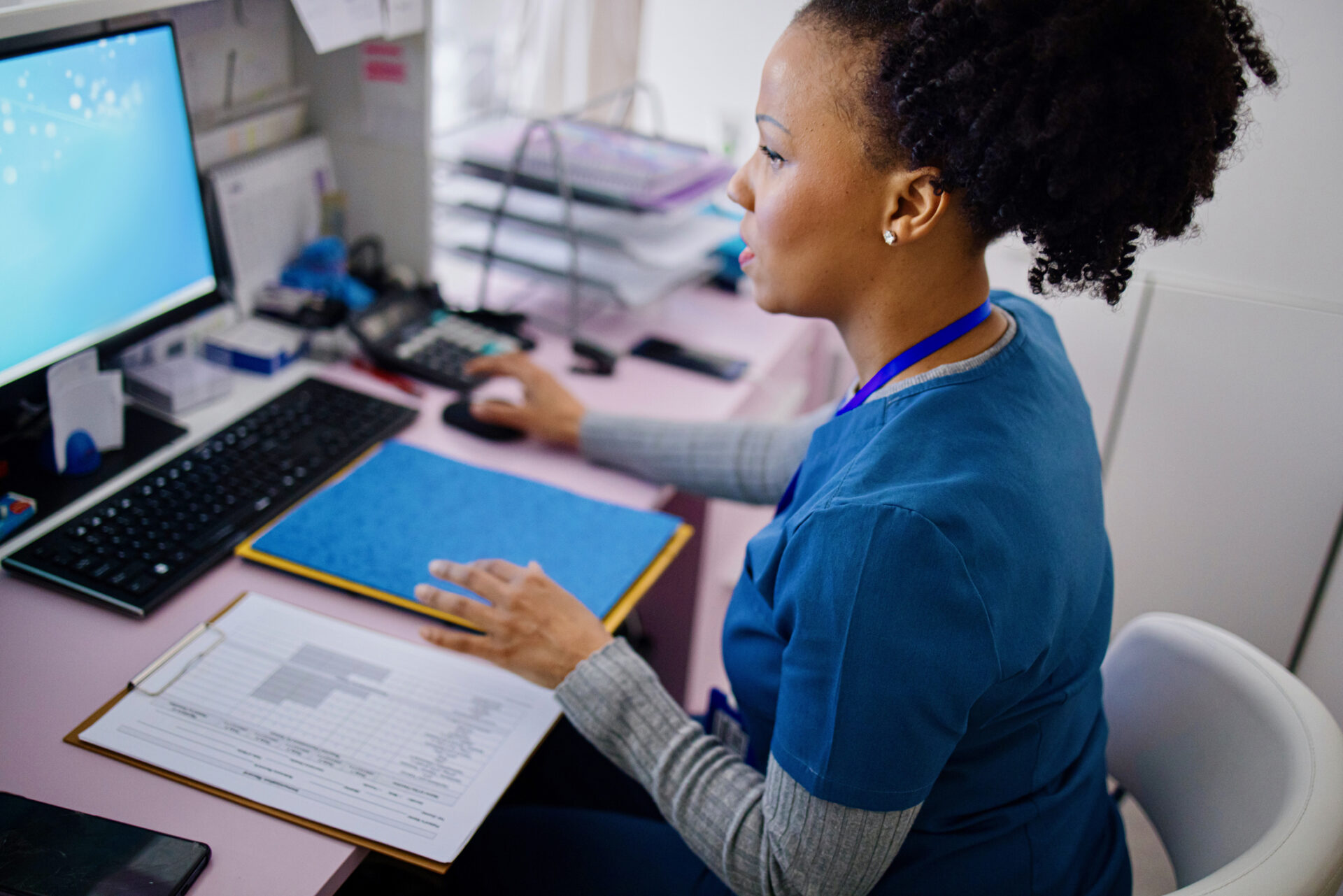 Nurse on the computer, troubleshooting why their fax failed to send